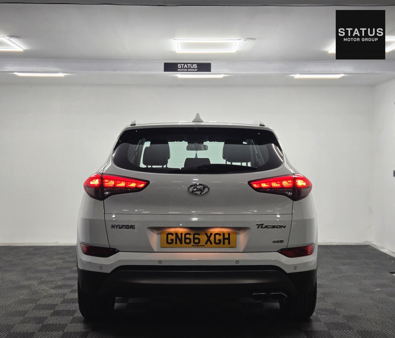 Hyundai TUCSON 2.0 CRDi SE Nav SUV 5dr Diesel Auto 4WD Euro 6 (185 ps)