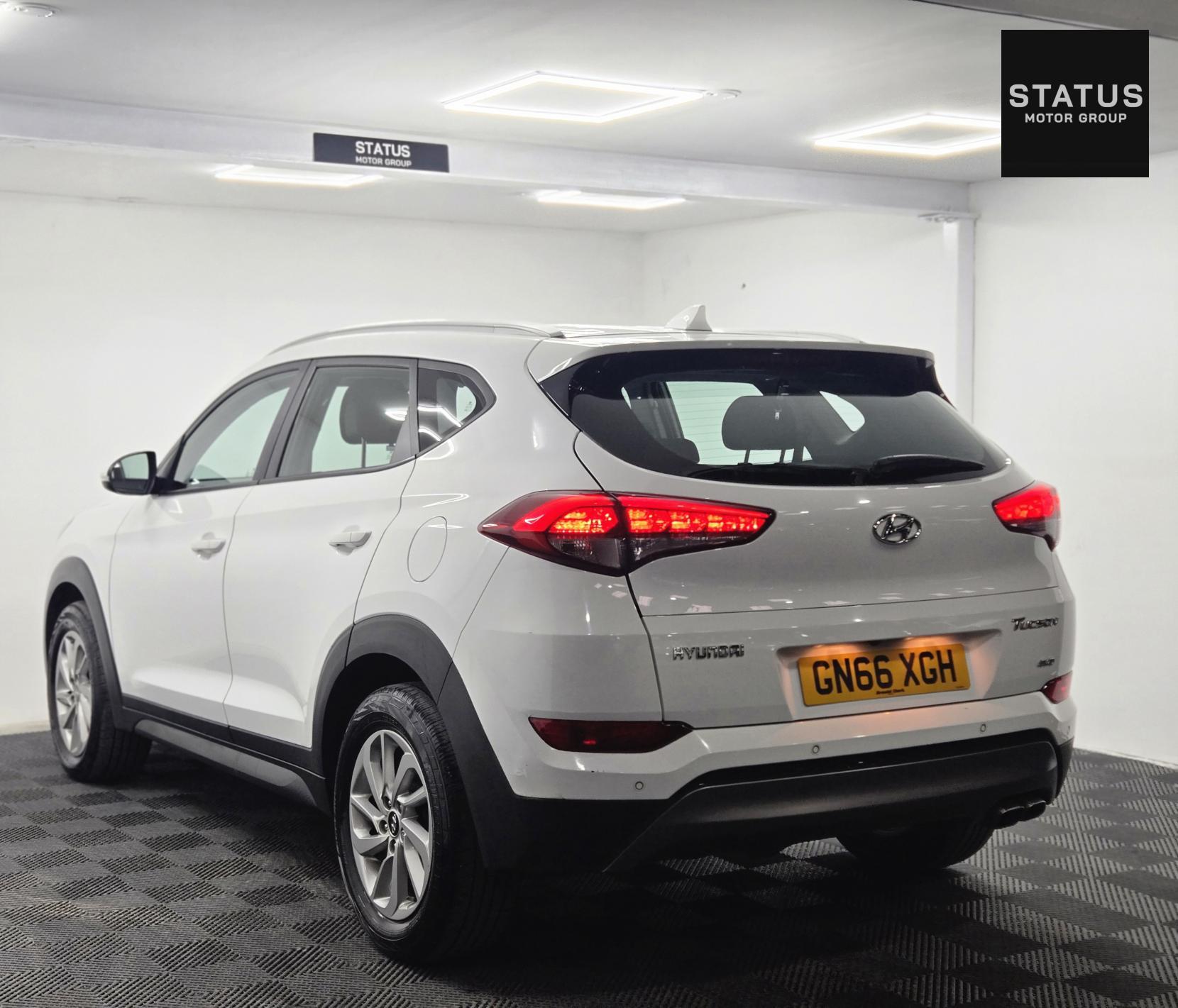 Hyundai TUCSON 2.0 CRDi SE Nav SUV 5dr Diesel Auto 4WD Euro 6 (185 ps)