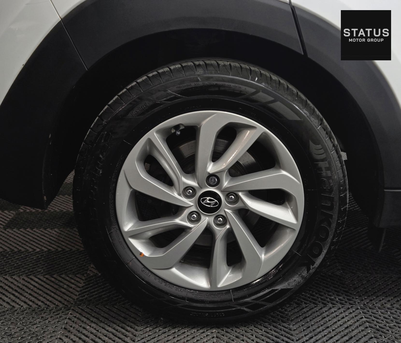 Hyundai TUCSON 2.0 CRDi SE Nav SUV 5dr Diesel Auto 4WD Euro 6 (185 ps)