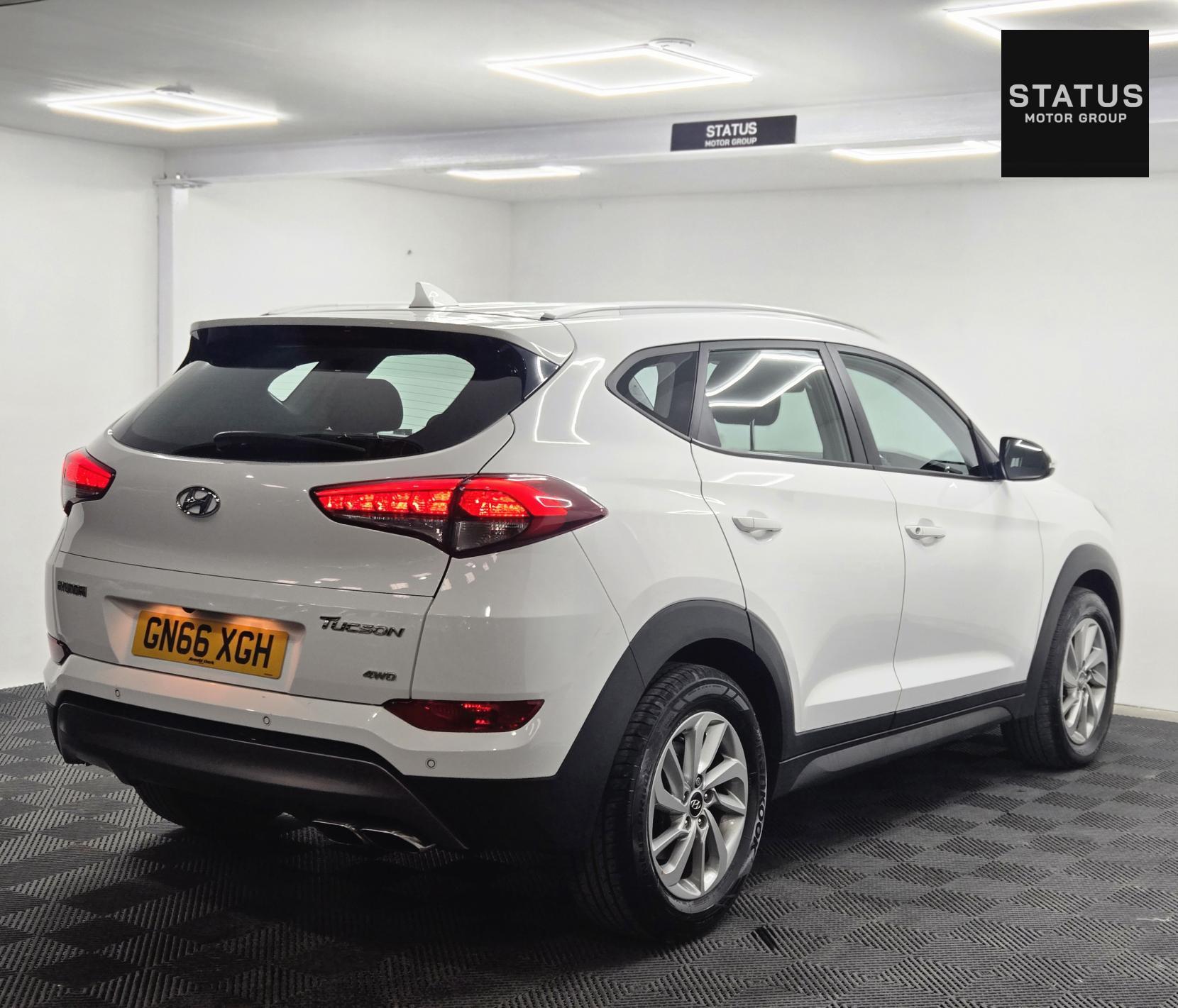Hyundai TUCSON 2.0 CRDi SE Nav SUV 5dr Diesel Auto 4WD Euro 6 (185 ps)