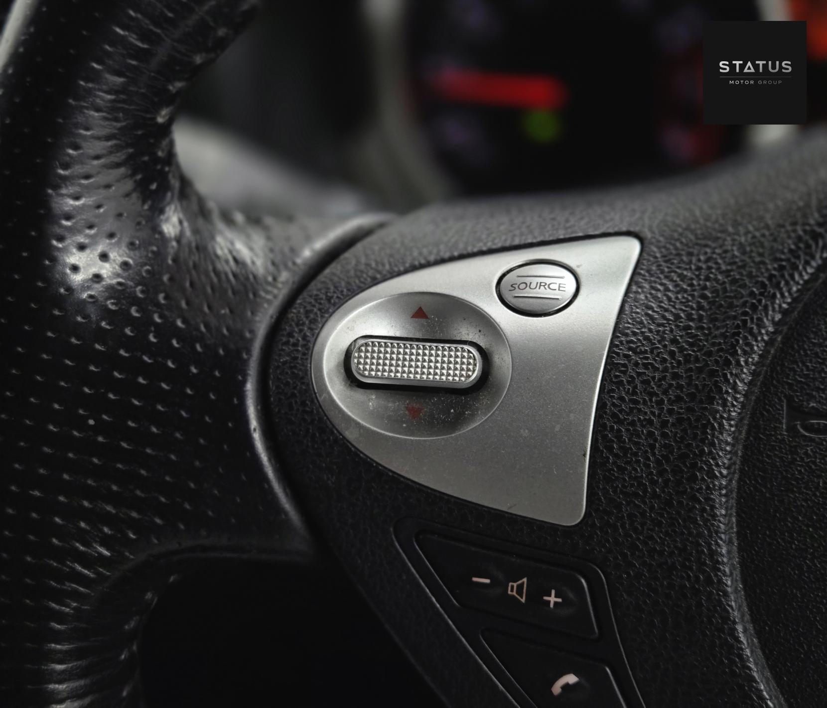 Nissan Juke 1.6 Tekna SUV 5dr Petrol CVT Euro 5 (117 ps)