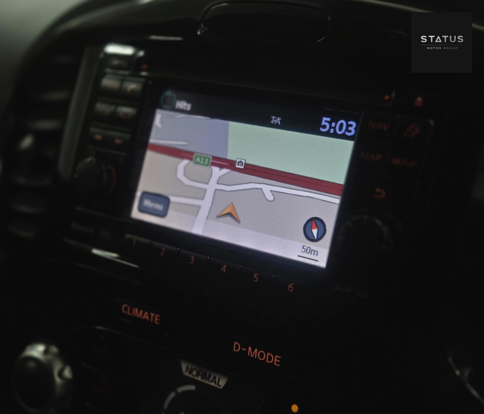 Nissan Juke 1.6 Tekna SUV 5dr Petrol CVT Euro 5 (117 ps)