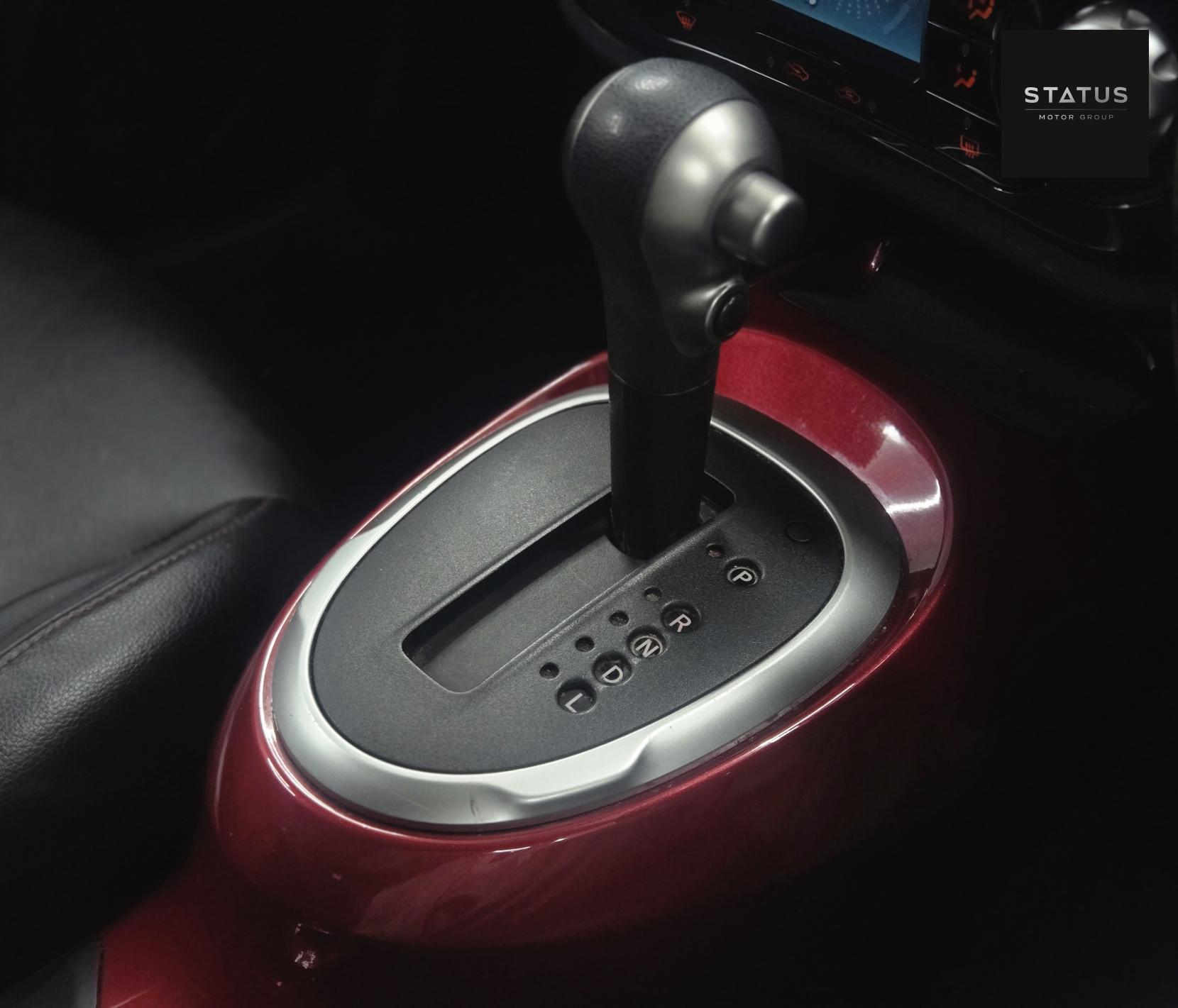 Nissan Juke 1.6 Tekna SUV 5dr Petrol CVT Euro 5 (117 ps)