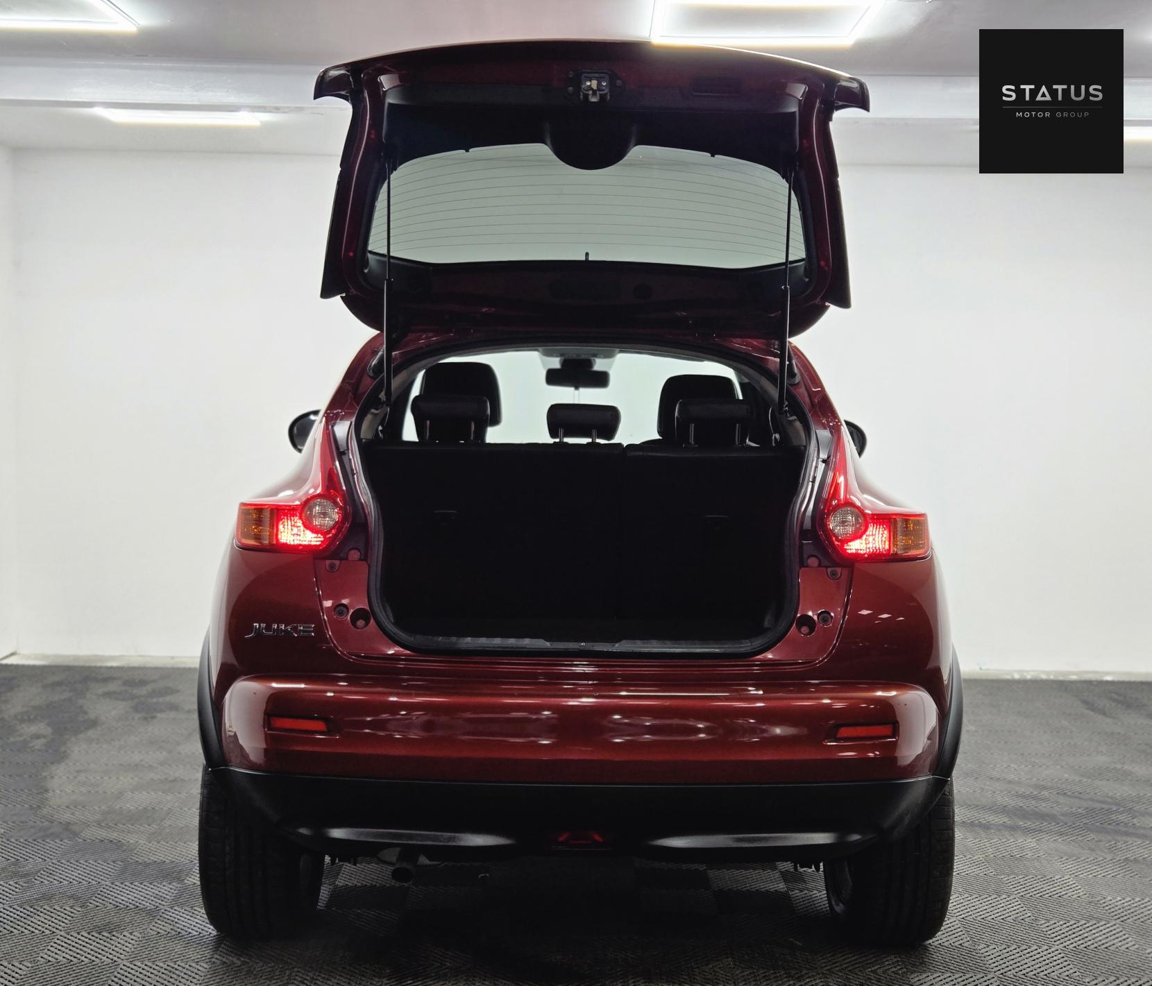 Nissan Juke 1.6 Tekna SUV 5dr Petrol CVT Euro 5 (117 ps)