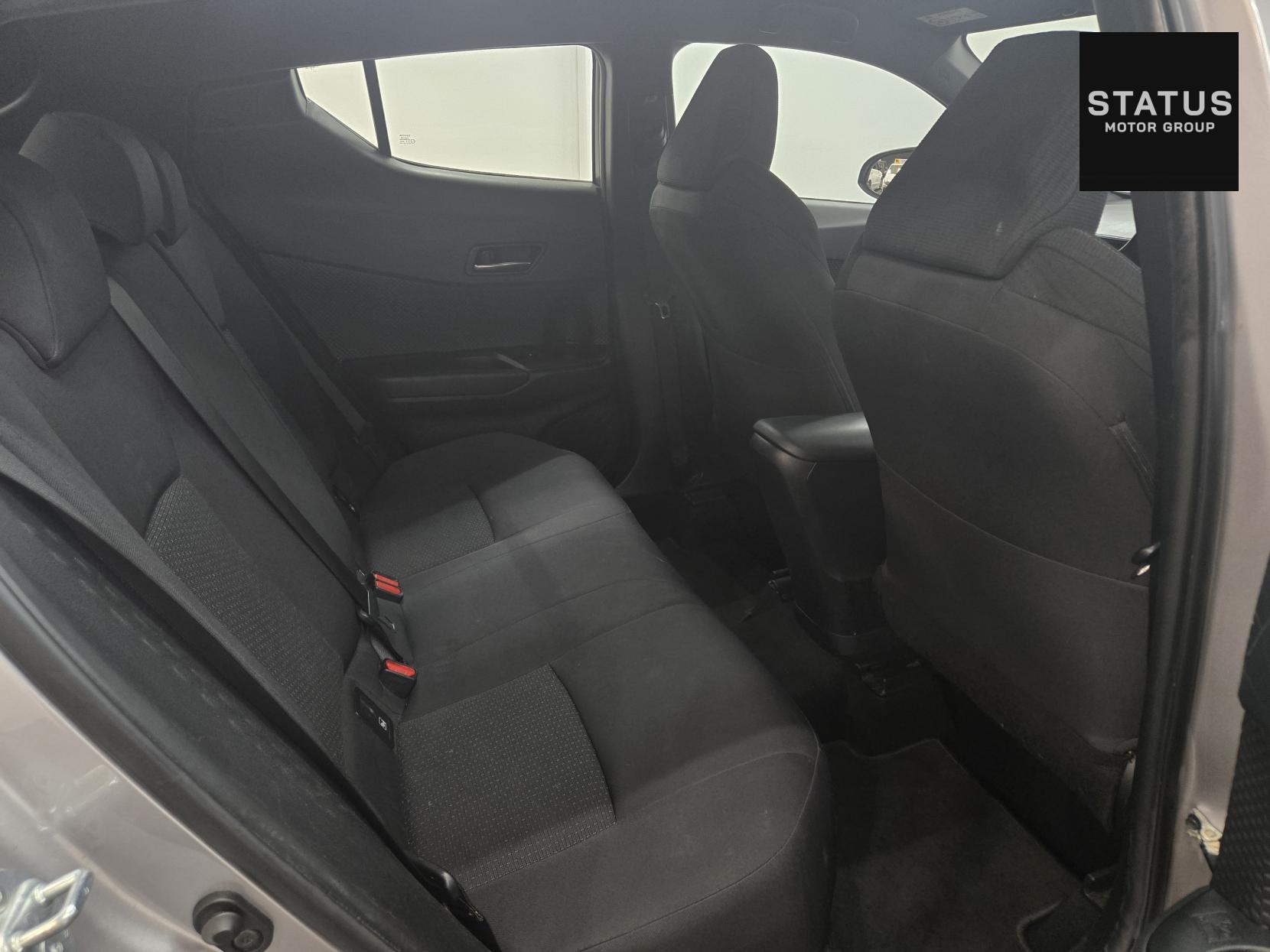 Toyota C-HR 1.2 VVT-i Icon SUV 5dr Petrol CVT Euro 6 (s/s) (115 ps)
