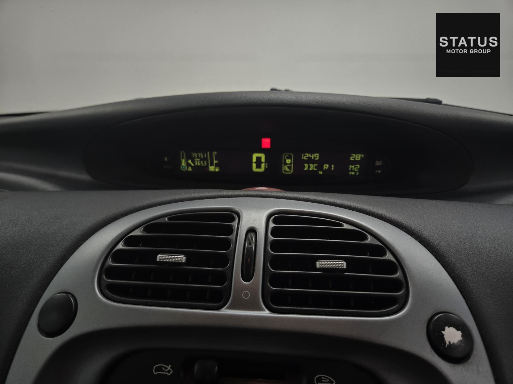 Citroen Xsara Picasso 1.6i 16V Desire MPV 5dr Petrol Manual (172 g/km, 110 bhp)