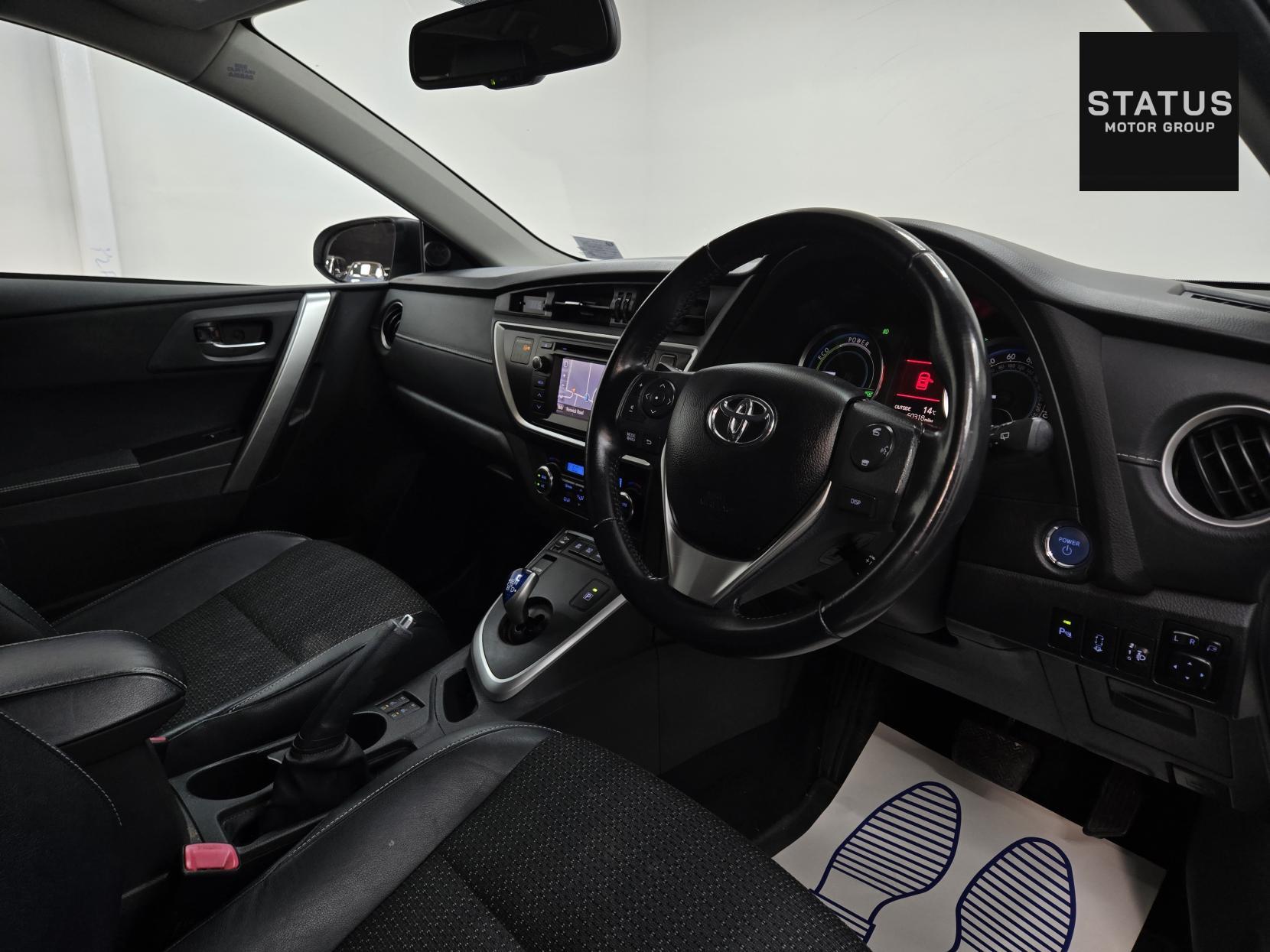 Toyota Auris 1.8 VVT-h Excel Touring Sports 5dr Petrol Hybrid CVT Euro 5 (s/s) (136 ps)