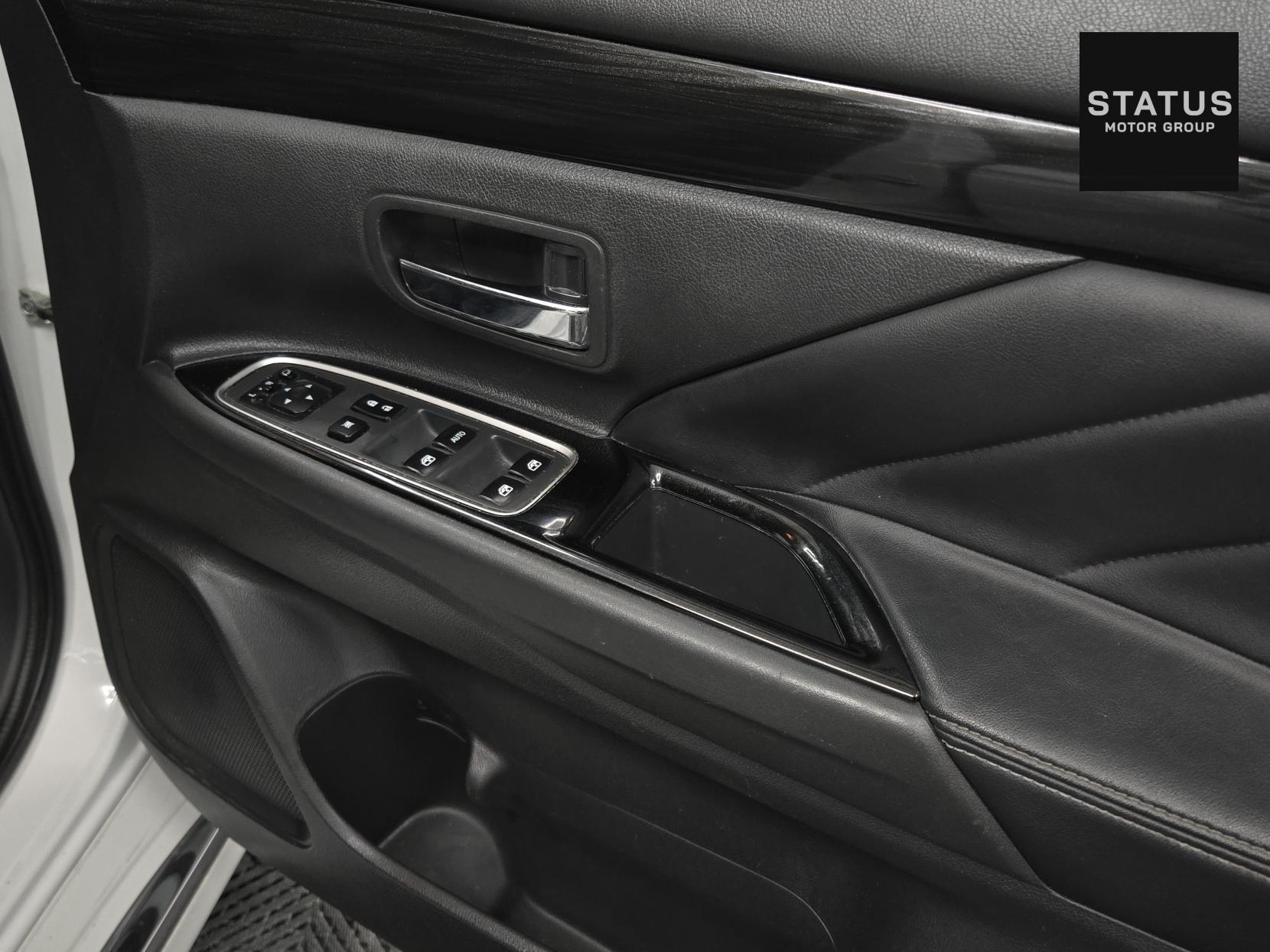 Mitsubishi Outlander 2.0h 12kWh Juro SUV 5dr Petrol Plug-in Hybrid CVT 4WD Euro 6 (s/s) (200 ps)