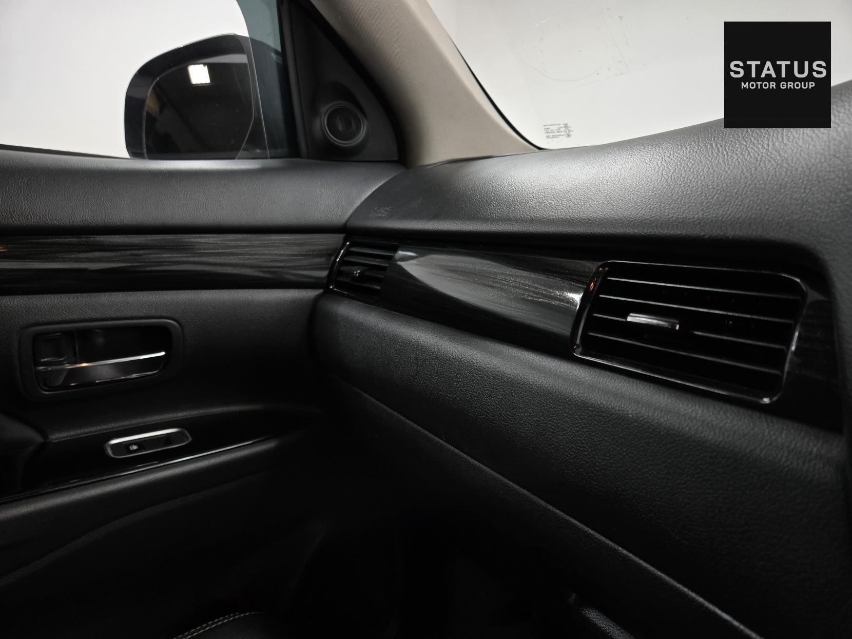 Mitsubishi Outlander 2.0h 12kWh Juro SUV 5dr Petrol Plug-in Hybrid CVT 4WD Euro 6 (s/s) (200 ps)