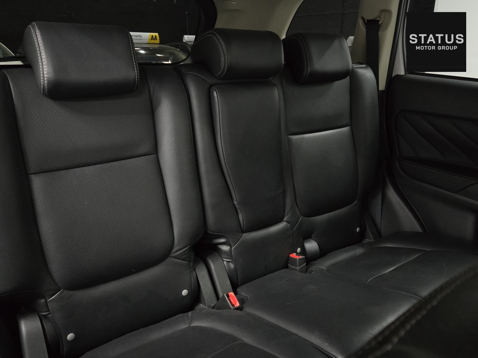 Mitsubishi Outlander 2.0h 12kWh Juro SUV 5dr Petrol Plug-in Hybrid CVT 4WD Euro 6 (s/s) (200 ps)