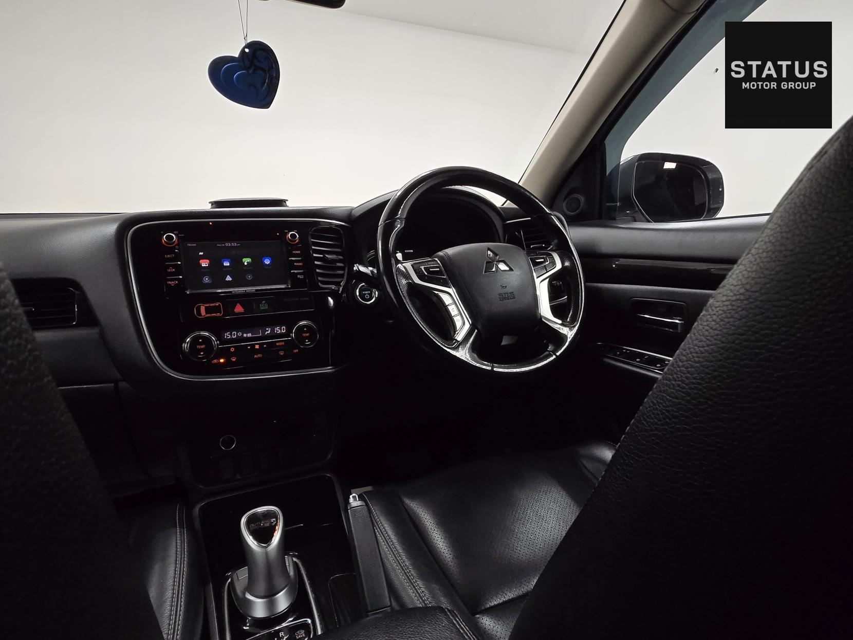 Mitsubishi Outlander 2.0h 12kWh Juro SUV 5dr Petrol Plug-in Hybrid CVT 4WD Euro 6 (s/s) (200 ps)