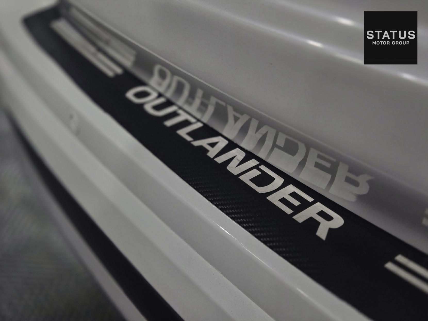 Mitsubishi Outlander 2.0h 12kWh Juro SUV 5dr Petrol Plug-in Hybrid CVT 4WD Euro 6 (s/s) (200 ps)