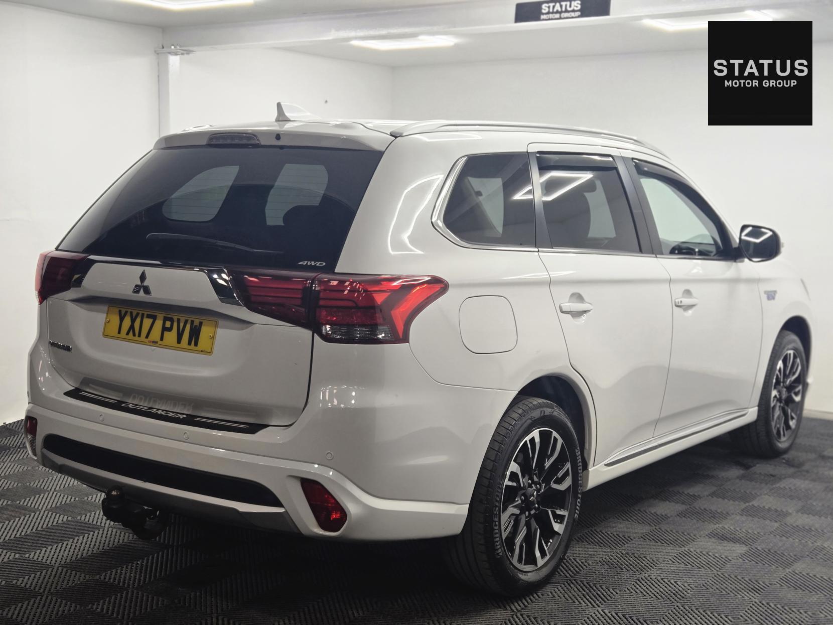 Mitsubishi Outlander 2.0h 12kWh Juro SUV 5dr Petrol Plug-in Hybrid CVT 4WD Euro 6 (s/s) (200 ps)