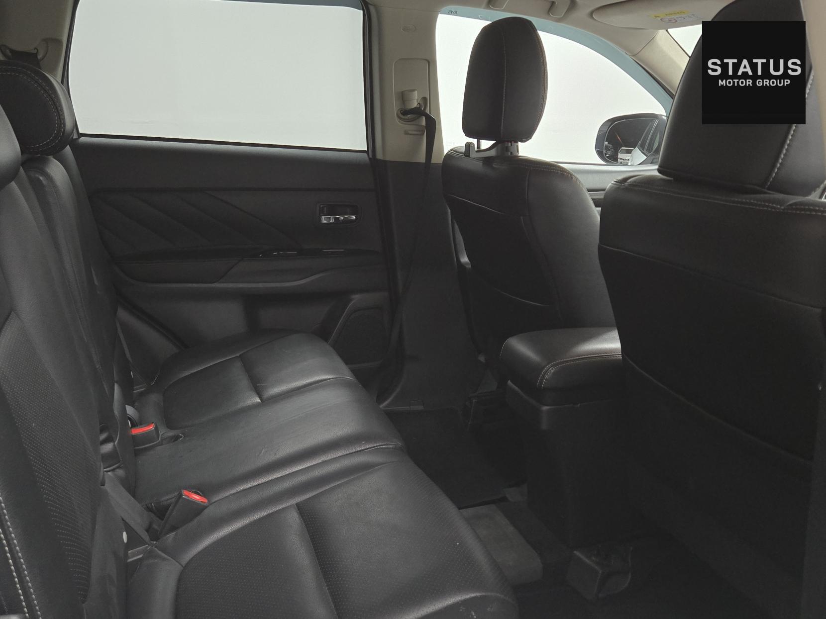 Mitsubishi Outlander 2.0h 12kWh Juro SUV 5dr Petrol Plug-in Hybrid CVT 4WD Euro 6 (s/s) (200 ps)