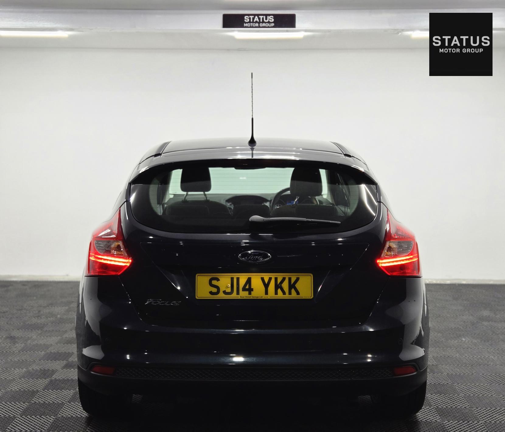 Ford Focus 1.6 Titanium Navigator Hatchback 5dr Petrol Powershift Euro 5 (125 ps)