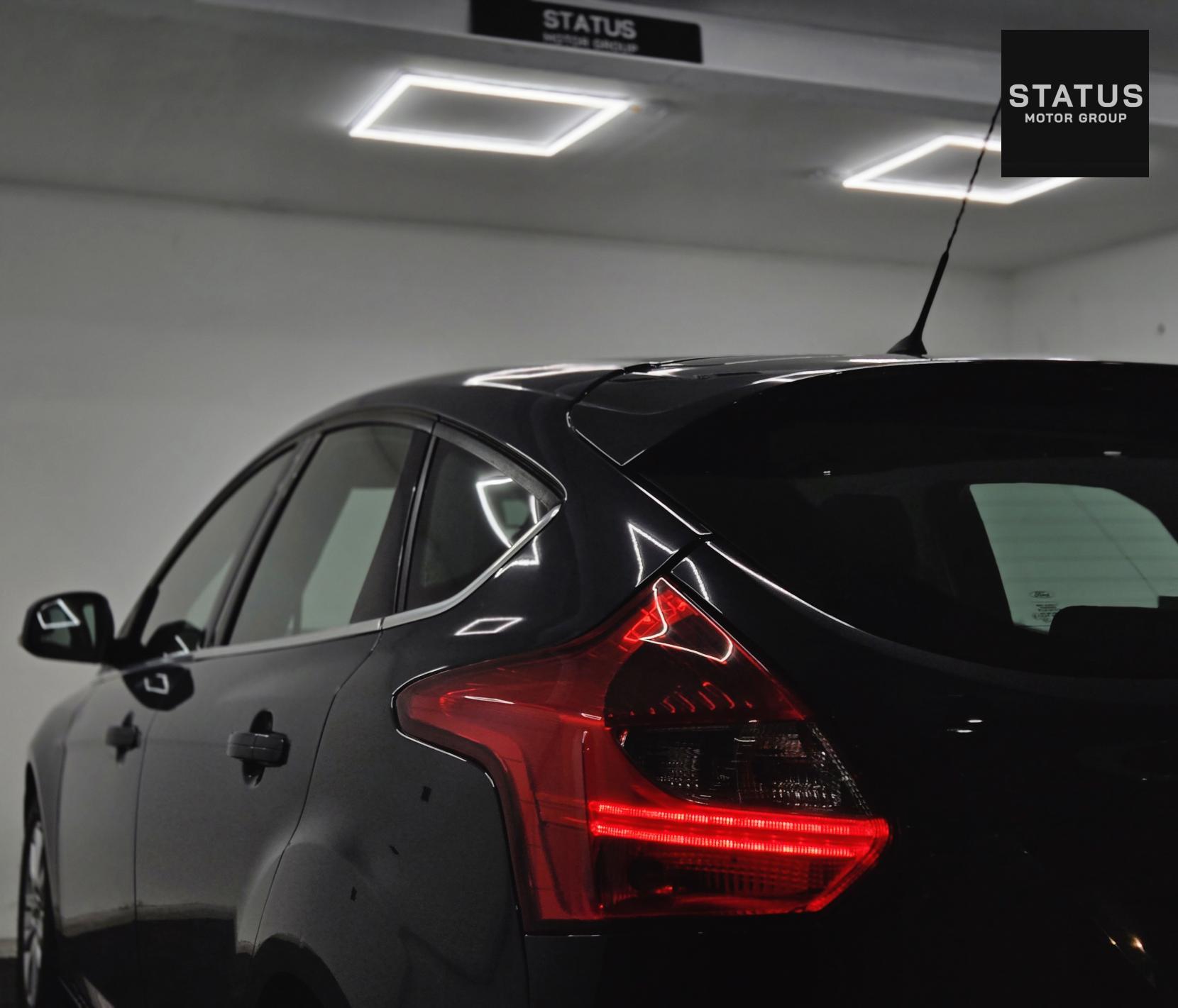 Ford Focus 1.6 Titanium Navigator Hatchback 5dr Petrol Powershift Euro 5 (125 ps)