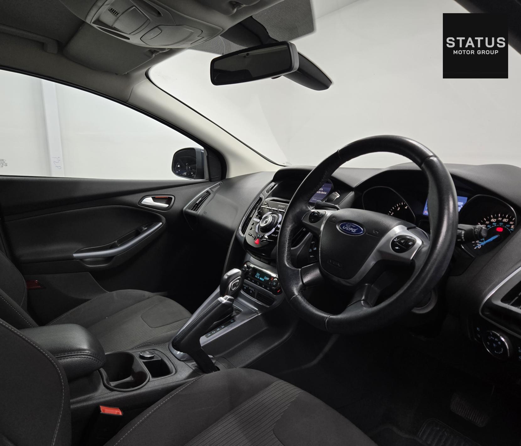 Ford Focus 1.6 Titanium Navigator Hatchback 5dr Petrol Powershift Euro 5 (125 ps)