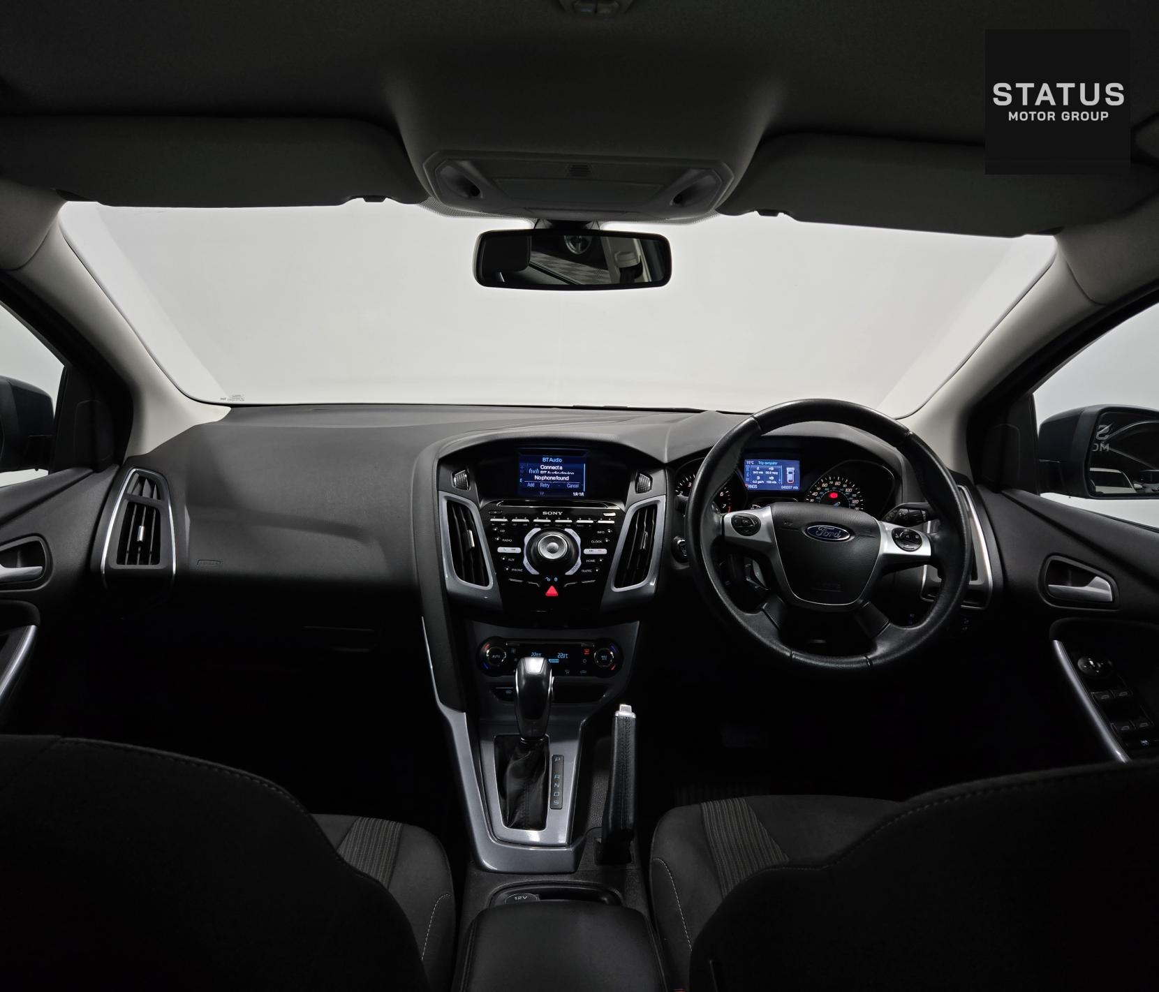 Ford Focus 1.6 Titanium Navigator Hatchback 5dr Petrol Powershift Euro 5 (125 ps)