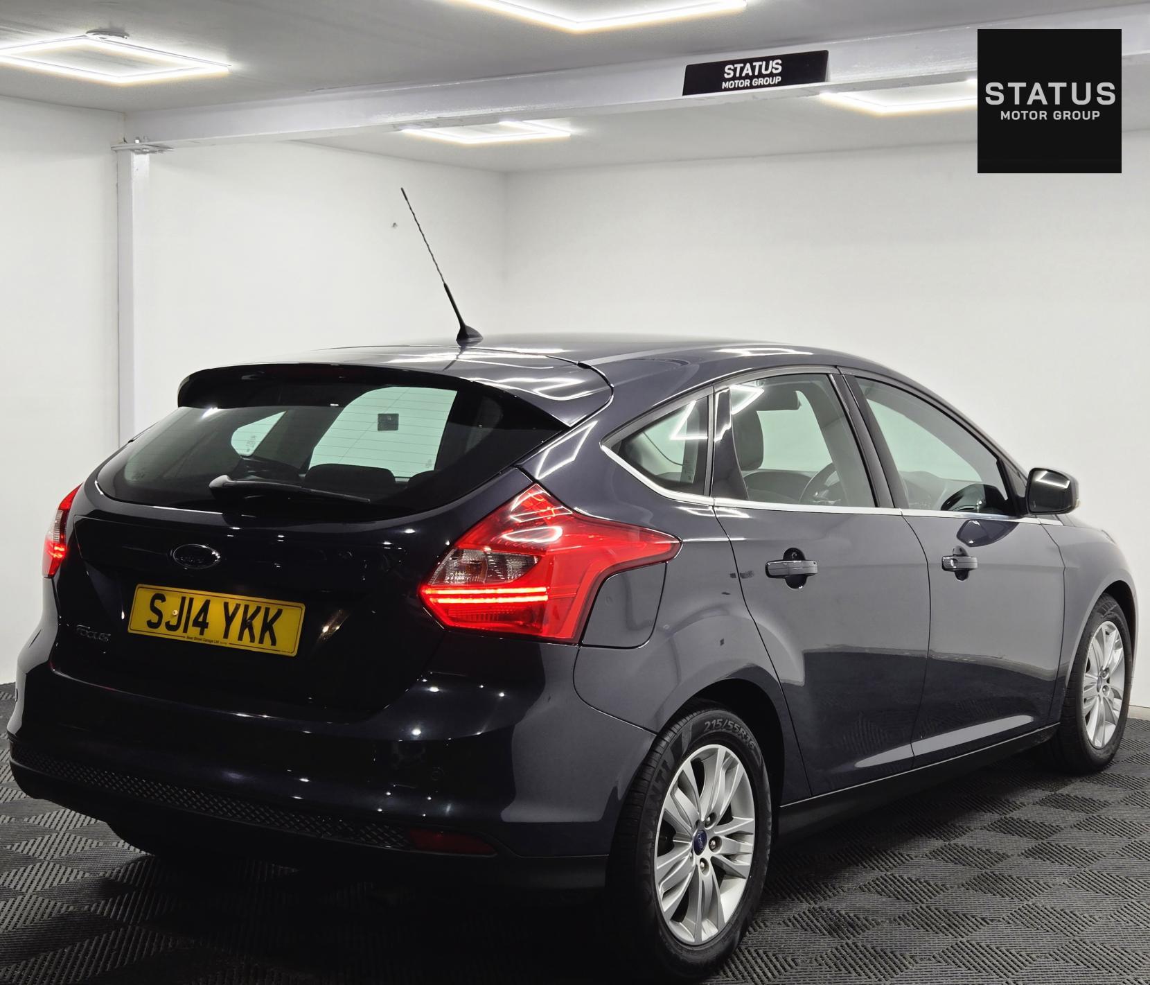 Ford Focus 1.6 Titanium Navigator Hatchback 5dr Petrol Powershift Euro 5 (125 ps)