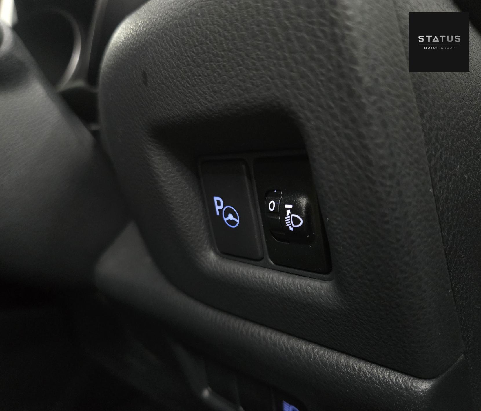 Toyota C-HR 1.8 VVT-h Design SUV 5dr Petrol Hybrid CVT Euro 6 (s/s) (122 ps)