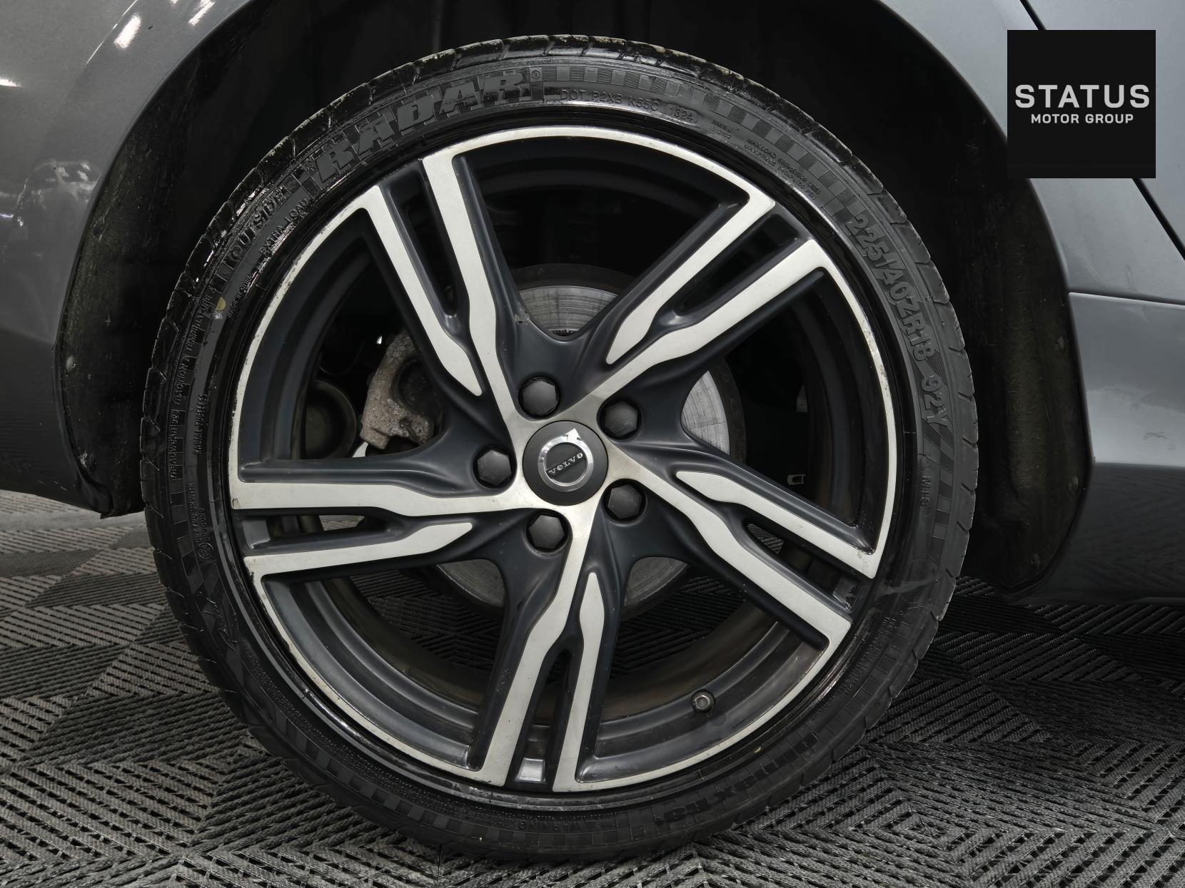 Volvo V40 1.5 T3 GPF R-Design Pro Hatchback 5dr Petrol Auto Euro 6 (s/s) (152 ps)