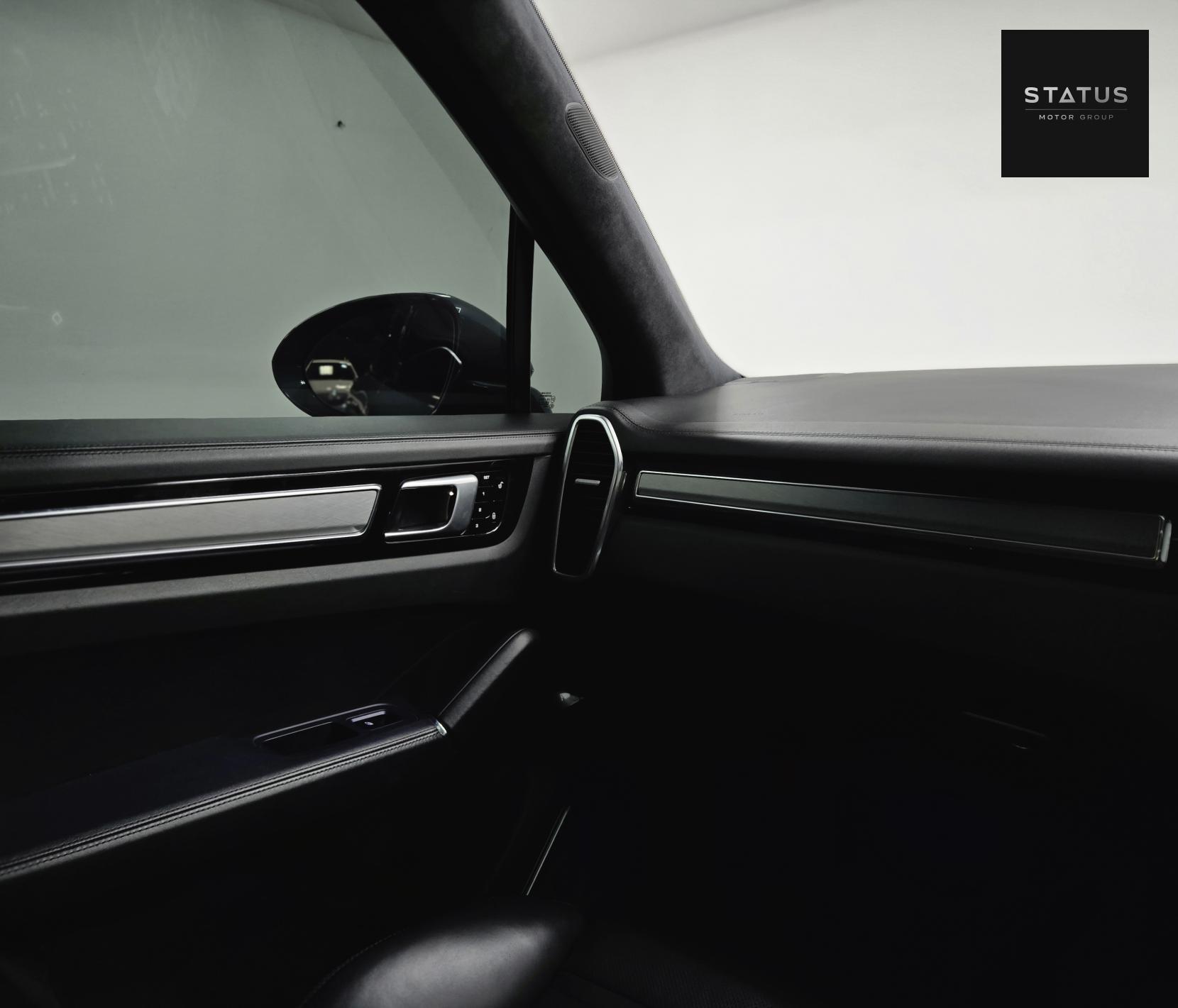 Porsche Cayenne 4.0T V8 Turbo SUV 5dr Petrol TiptronicS 4WD Euro 6 (s/s) (550 ps)