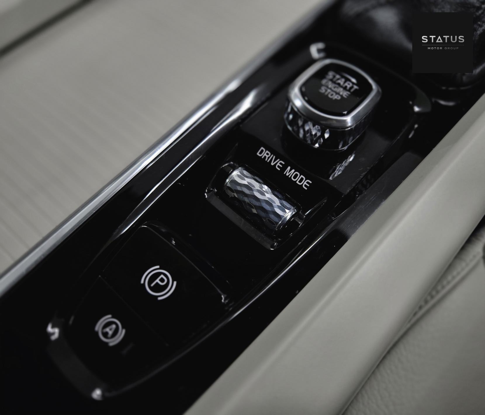 Volvo XC60 2.0 D4 Momentum Pro SUV 5dr Diesel Auto AWD Euro 6 (s/s) (190 ps)