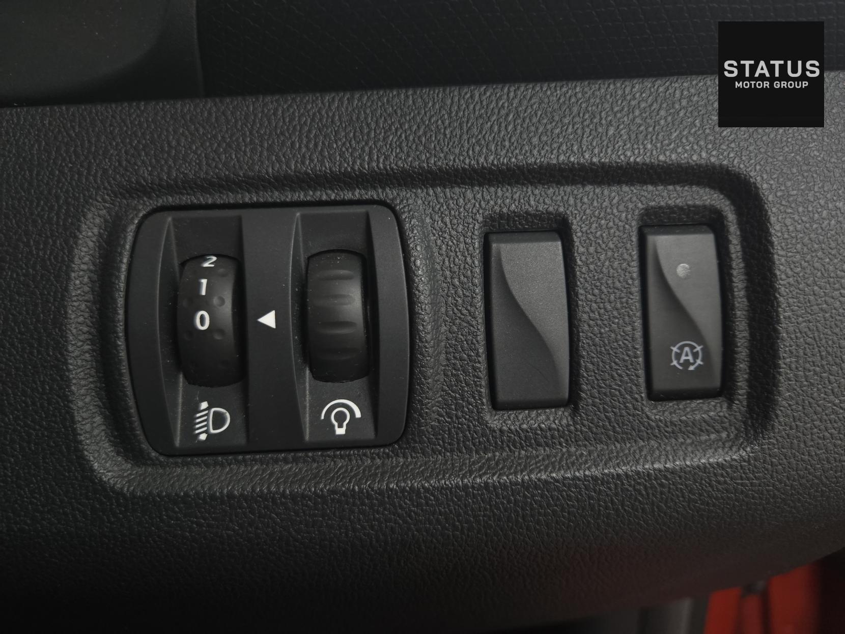 Renault Clio 0.9 TCe Iconic 25 Nav Hatchback 5dr Petrol Manual Euro 6 (s/s) (90 ps)