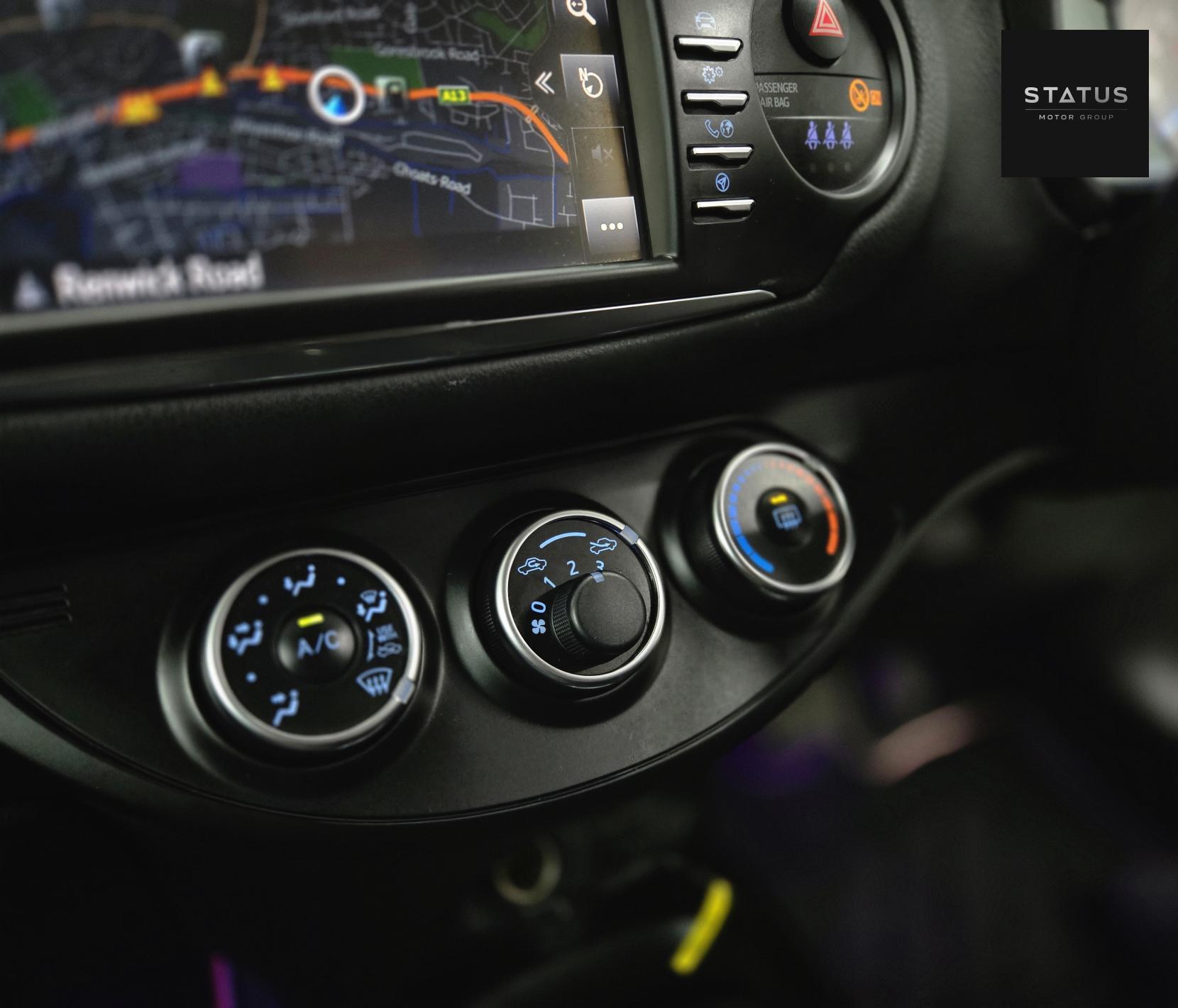 Toyota Yaris 1.5 VVT-i Design Hatchback 5dr Petrol CVT Euro 6 (111 ps)