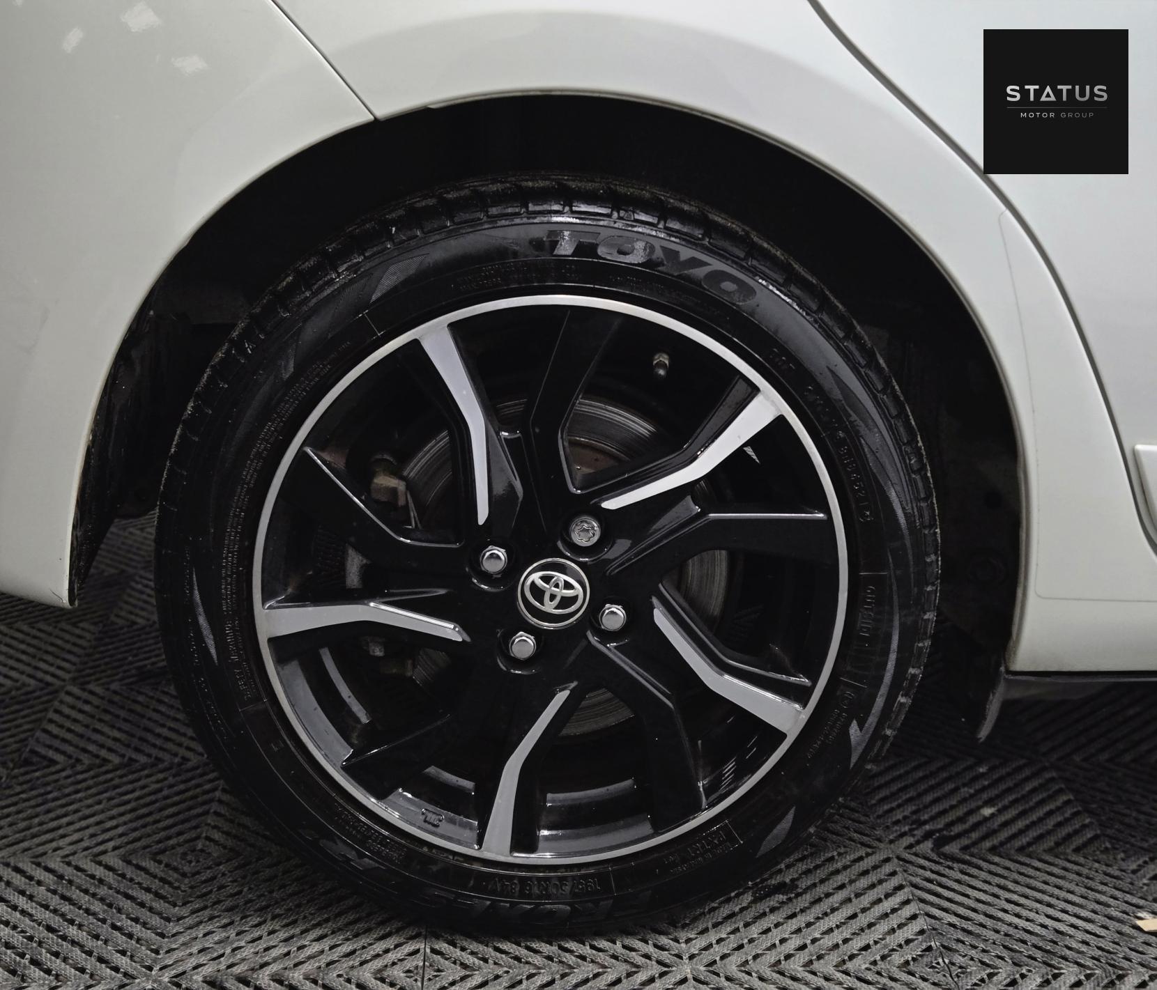 Toyota Yaris 1.5 VVT-i Design Hatchback 5dr Petrol CVT Euro 6 (111 ps)