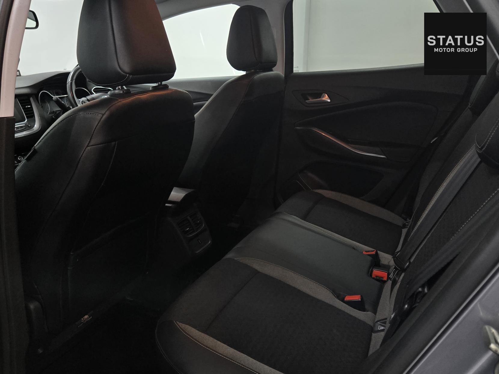 Vauxhall Grandland X 1.6 Turbo D BlueInjection Sport Nav SUV 5dr Diesel Auto Euro 6 (s/s) (120 ps)