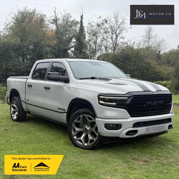 Dodge RAM 5.7 V8 HEMI 1500 Limited Night Edition Auto 4dr