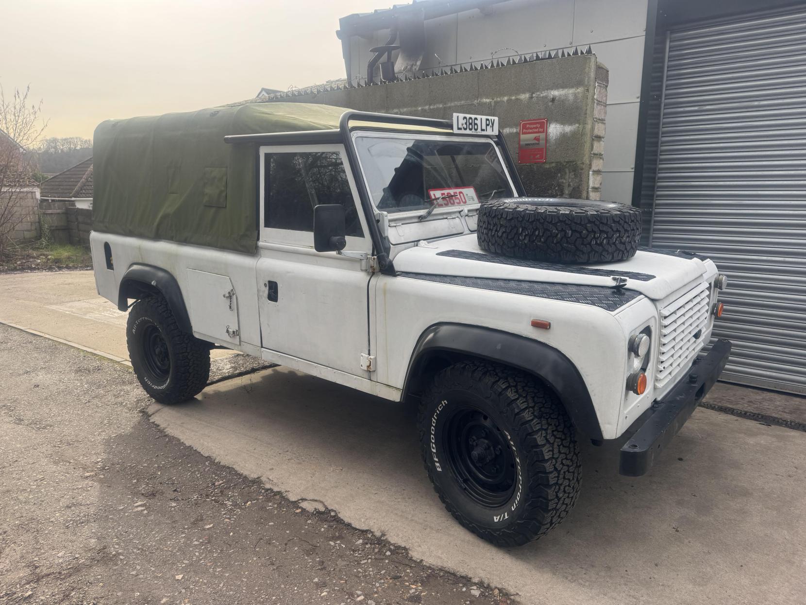 Land Rover Defender 110 2.5 TDi Pickup 2dr Diesel Manual (111 bhp)
