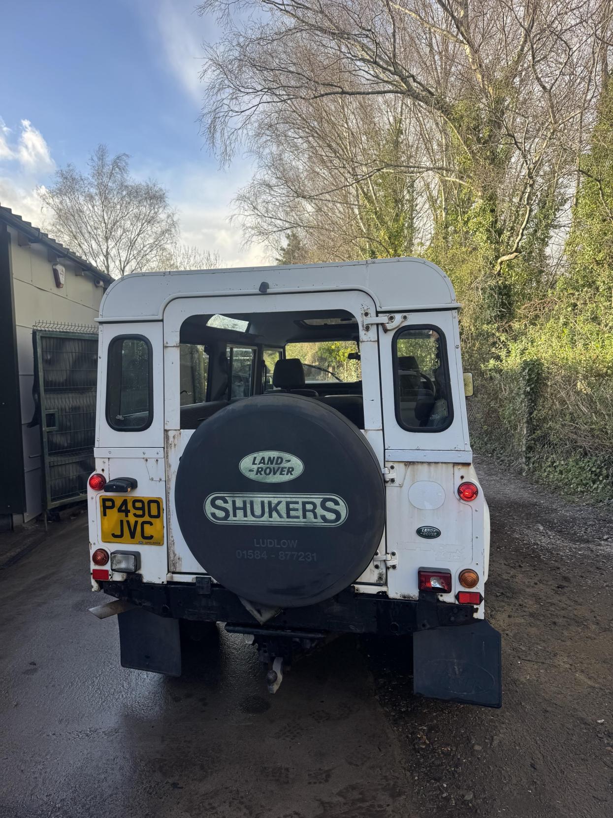 Land Rover Defender 110 2.5 TDi County Station Wagon 5dr Diesel Manual (111 bhp)