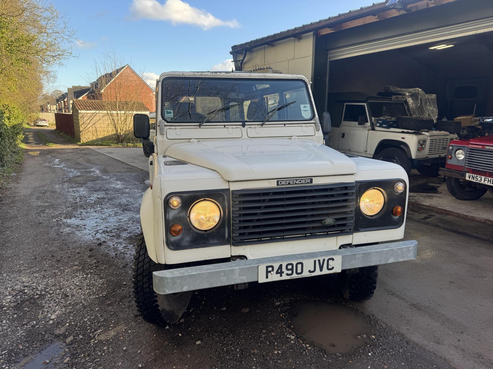 Land Rover Defender 110 2.5 TDi County Station Wagon 5dr Diesel Manual (111 bhp)