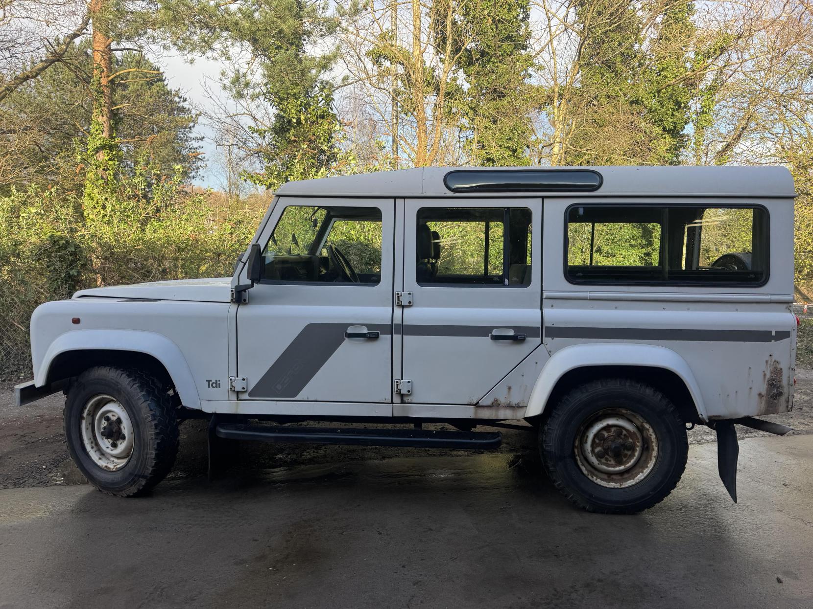 Land Rover Defender 110 2.5 TDi County Station Wagon 5dr Diesel Manual (111 bhp)