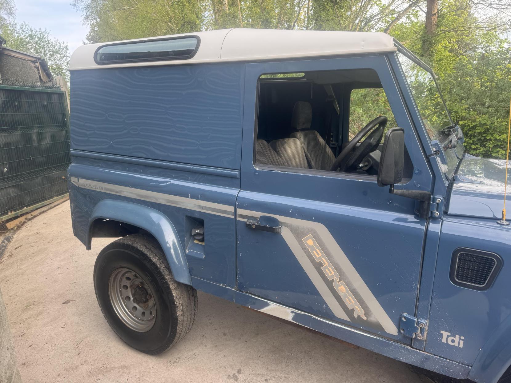 Land Rover Defender 90 300tdi County Hard Top Defender 90