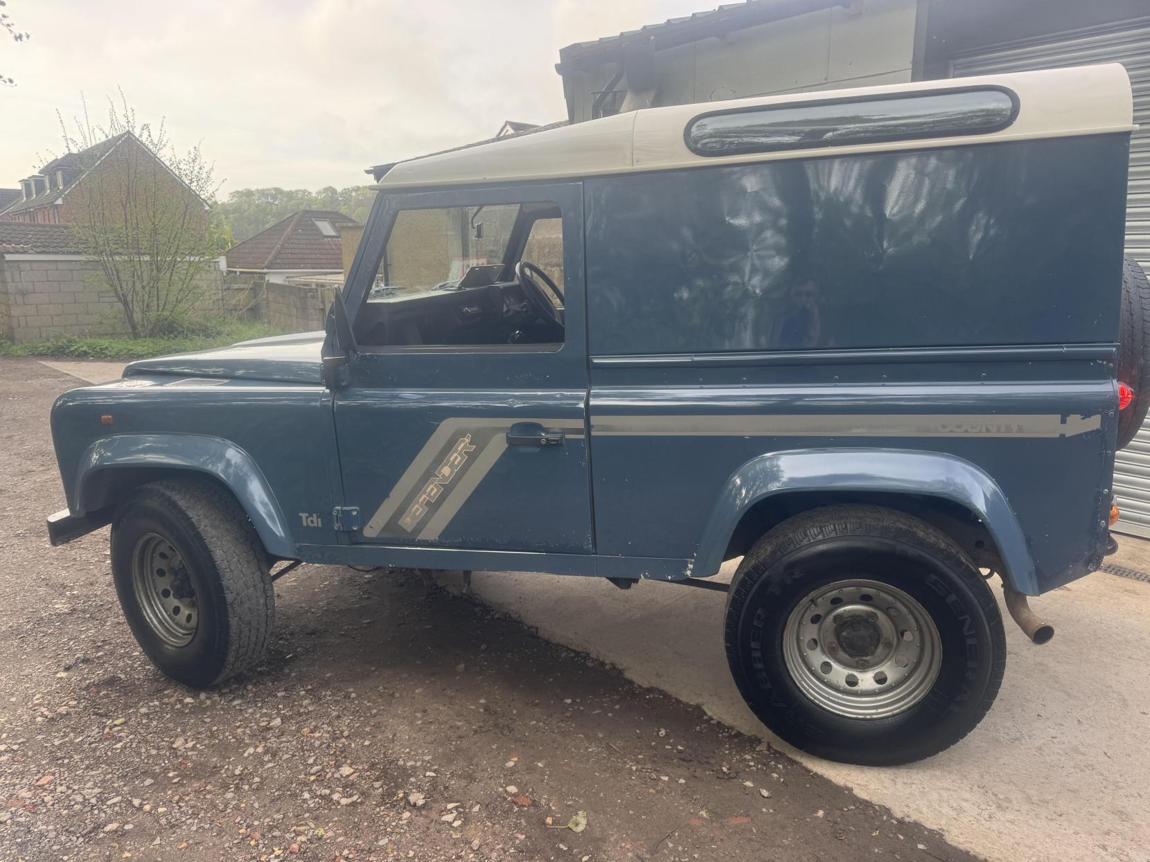 Land Rover Defender 90 300tdi County Hard Top Defender 90