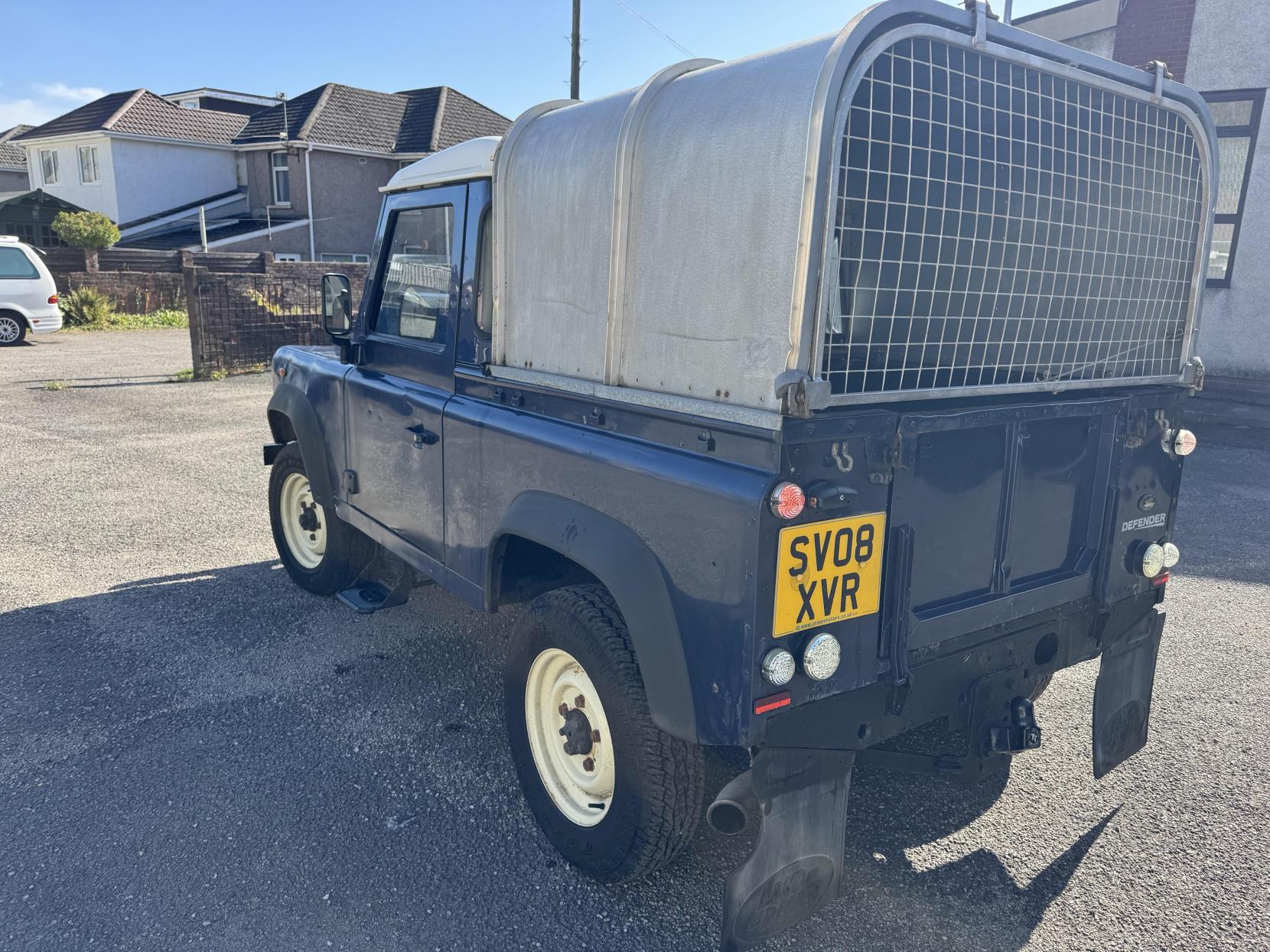 Land Rover Defender 90 2.4 TDCi Pickup 2dr Diesel Manual 4WD SWB Euro 4 (122 bhp)