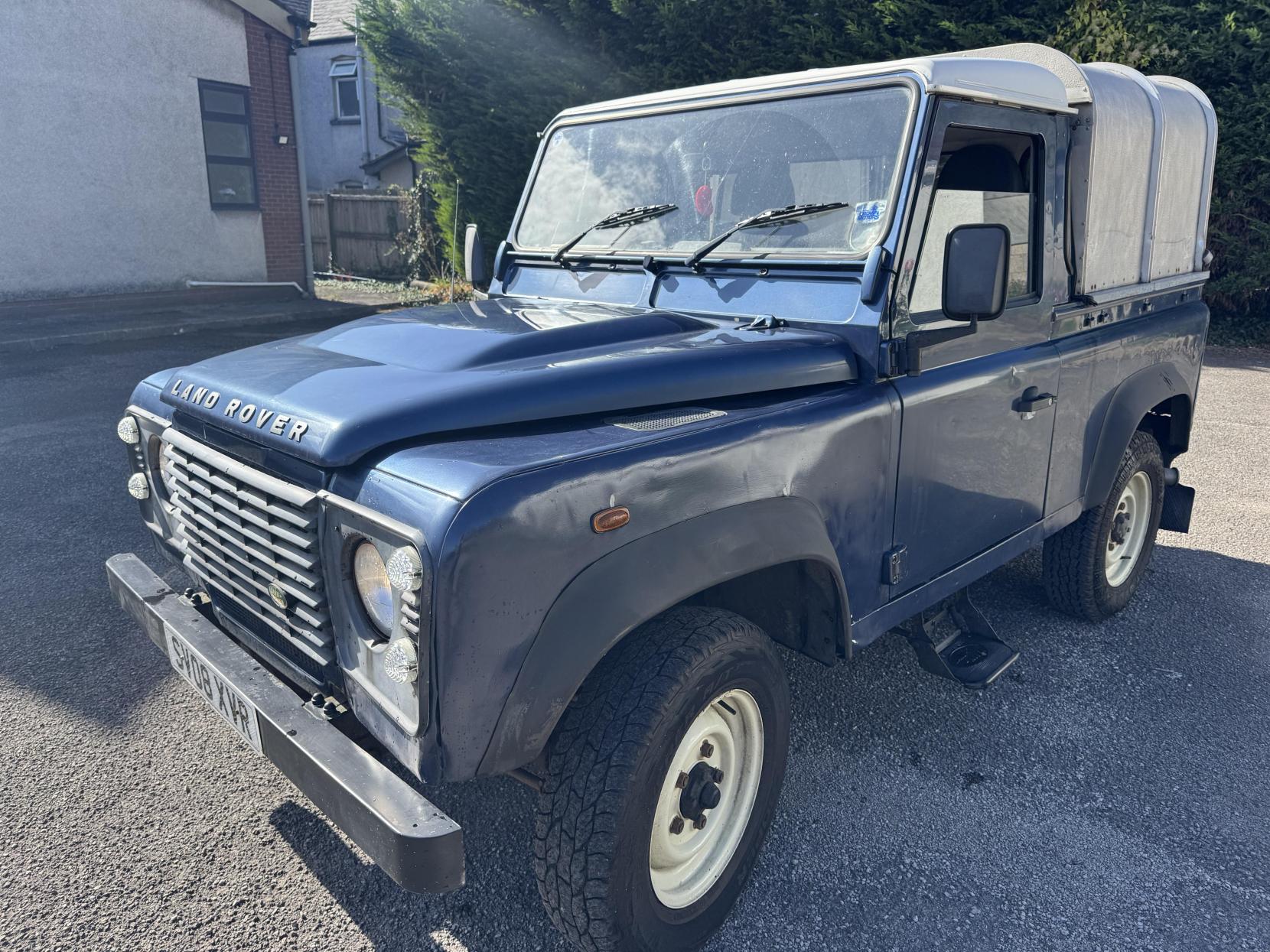 Land Rover Defender 90 2.4 TDCi Pickup 2dr Diesel Manual 4WD SWB Euro 4 (122 bhp)