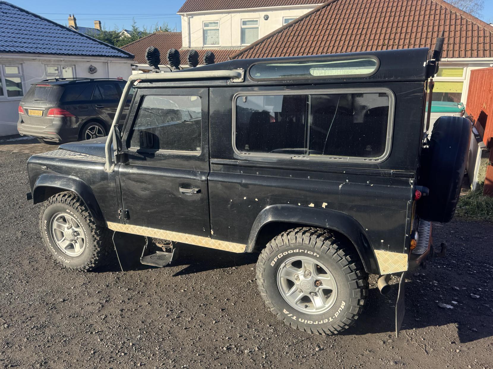 Land Rover Defender 90 2.5 TD5 Black Station Wagon 3dr Diesel Manual (282 g/km, 120 bhp)