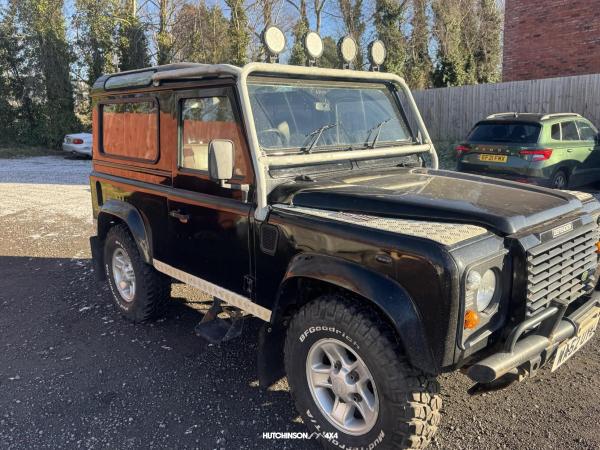 Land Rover Defender 90 2.5 TD5 Black Station Wagon 3dr Diesel Manual (282 g/km, 120 bhp)