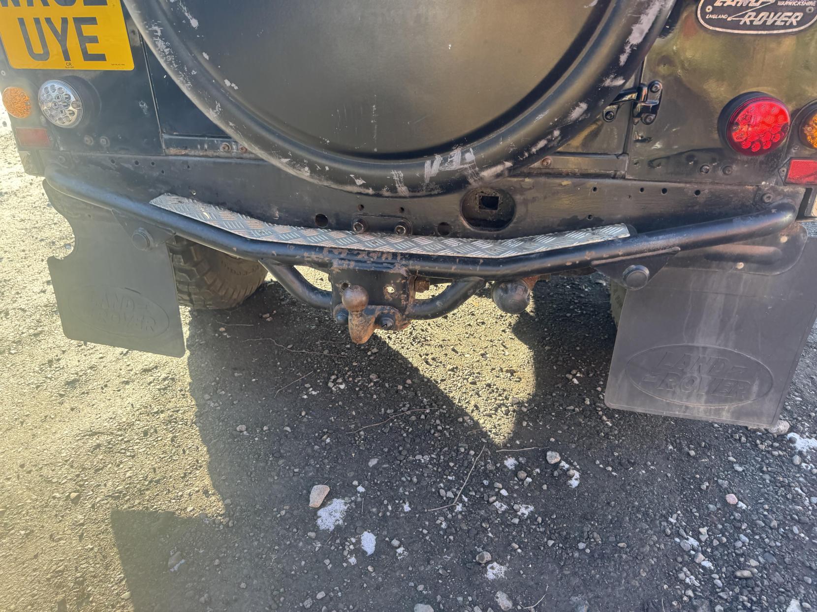 Land Rover Defender 90 2.5 TD5 Black Station Wagon 3dr Diesel Manual (282 g/km, 120 bhp)