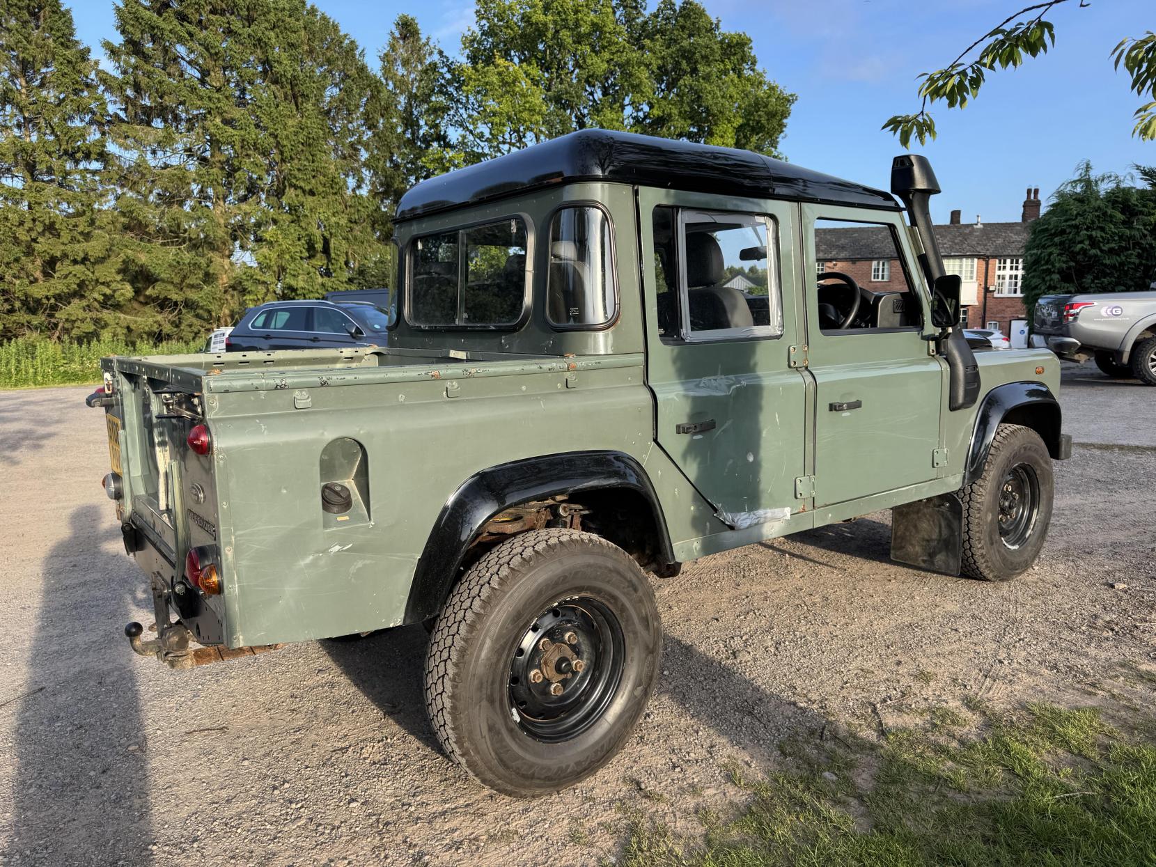 Land Rover Defender 110 2.4 TDCi County Pickup Double Cab 4dr Diesel Manual 4WD MWB Euro 4 (122 bhp)