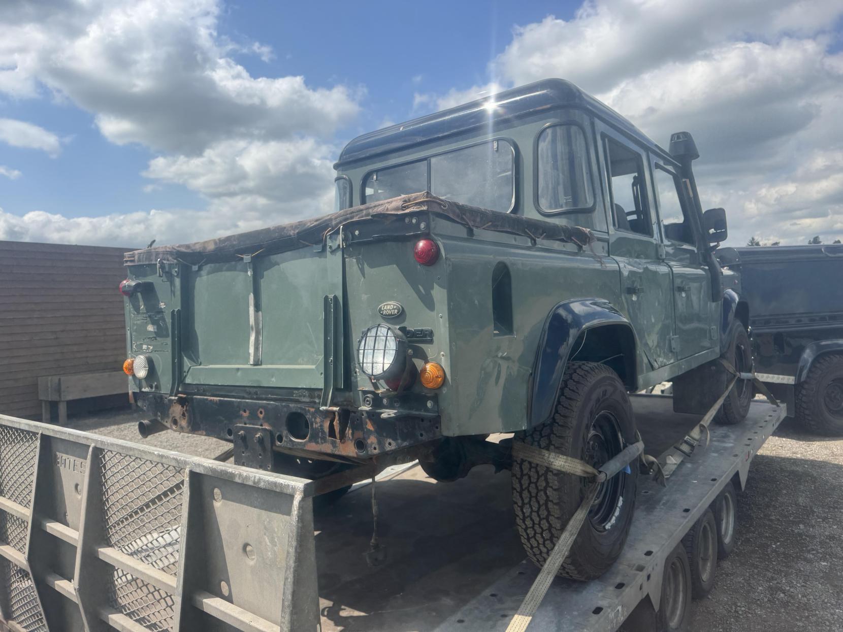 Land Rover Defender 110 2.4 TDCi County Pickup Double Cab 4dr Diesel Manual 4WD MWB Euro 4 (122 bhp)