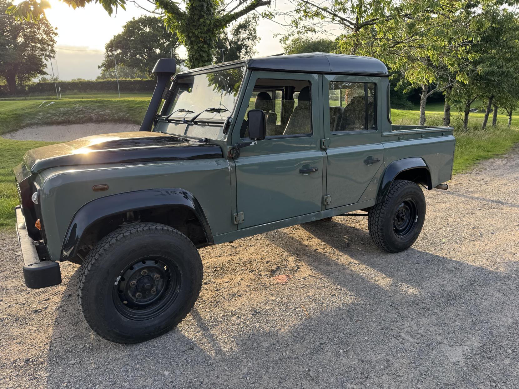 Land Rover Defender 110 2.4 TDCi County Pickup Double Cab 4dr Diesel Manual 4WD MWB Euro 4 (122 bhp)