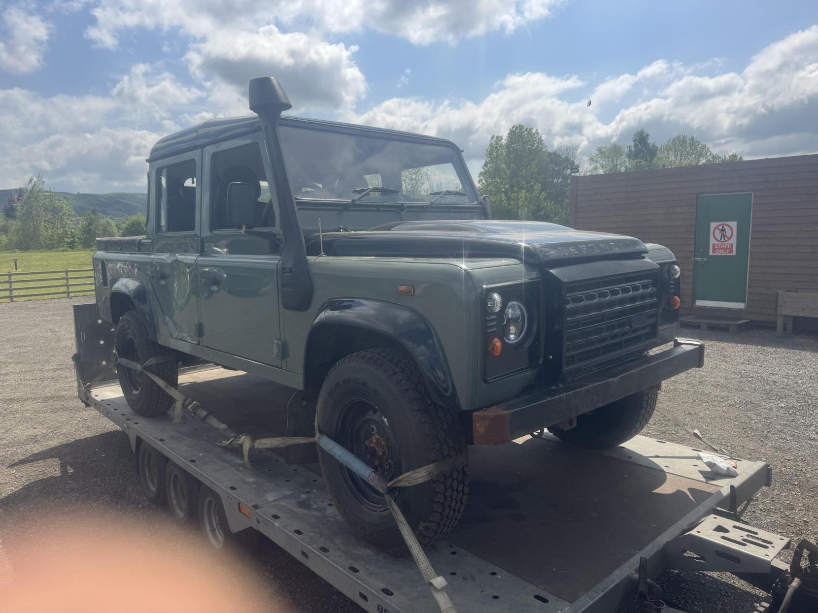 Land Rover Defender 110 2.4 TDCi County Pickup Double Cab 4dr Diesel Manual 4WD MWB Euro 4 (122 bhp)