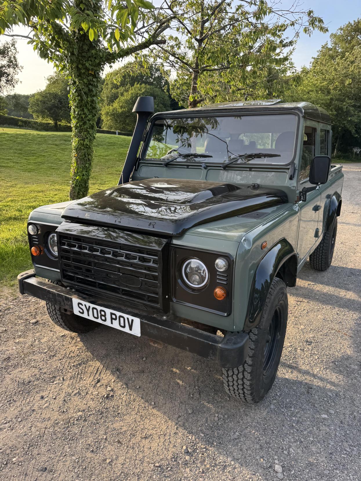 Land Rover Defender 110 2.4 TDCi County Pickup Double Cab 4dr Diesel Manual 4WD MWB Euro 4 (122 bhp)