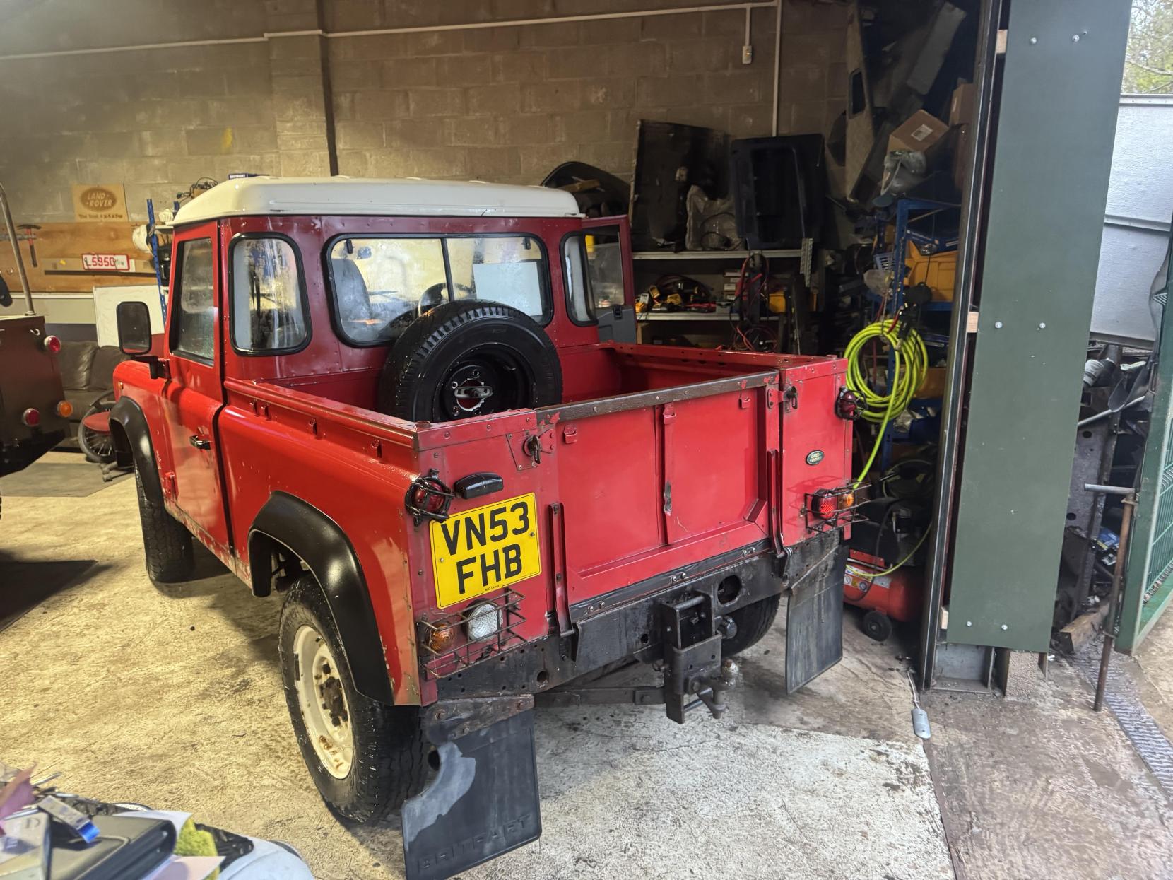 Land Rover Defender 90 2.5 TD5 Pickup 2dr Diesel Manual (127 bhp)