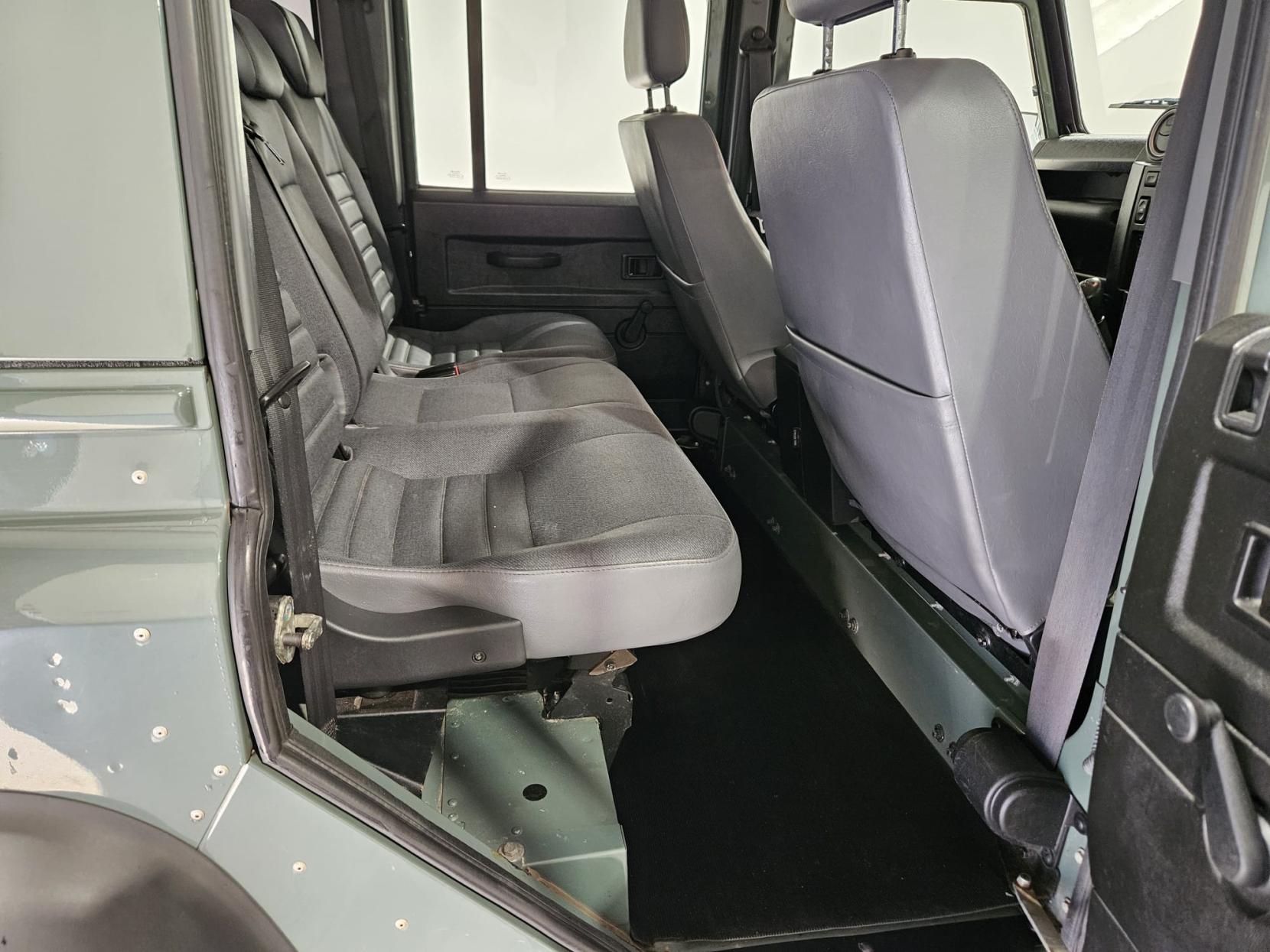 Land Rover Defender 110 2.2 TDCi County Station Wagon Double Cab 5dr Diesel Manual 4WD MWB Euro 5 (122 ps)